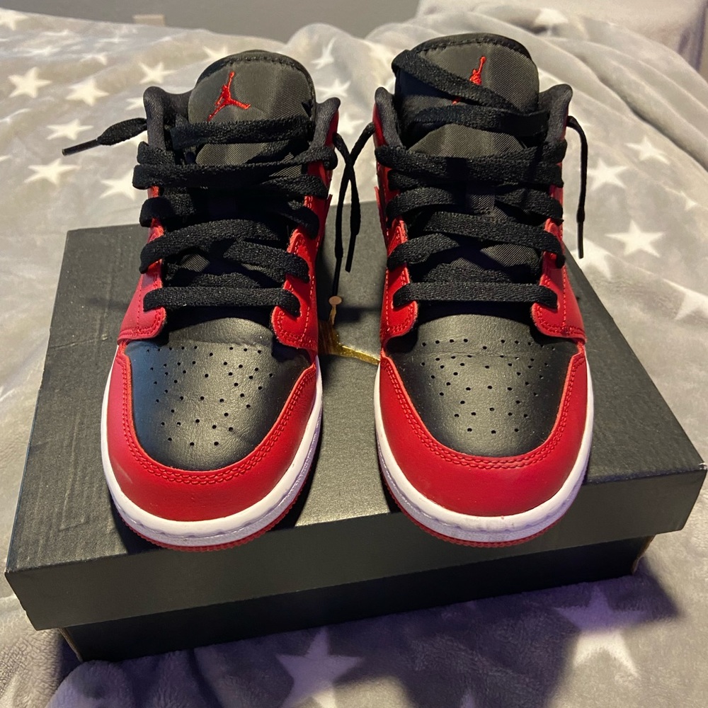 nike air jordan 1 lows grade school size 5 which is a woman’s 6